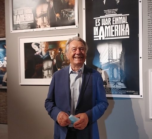Il Maestro Renato Casaro, tra i più grandi pittori e illustratori del cinema italiano, venerdì 3 dicembre, alla Mediateca Regionale Pugliese
