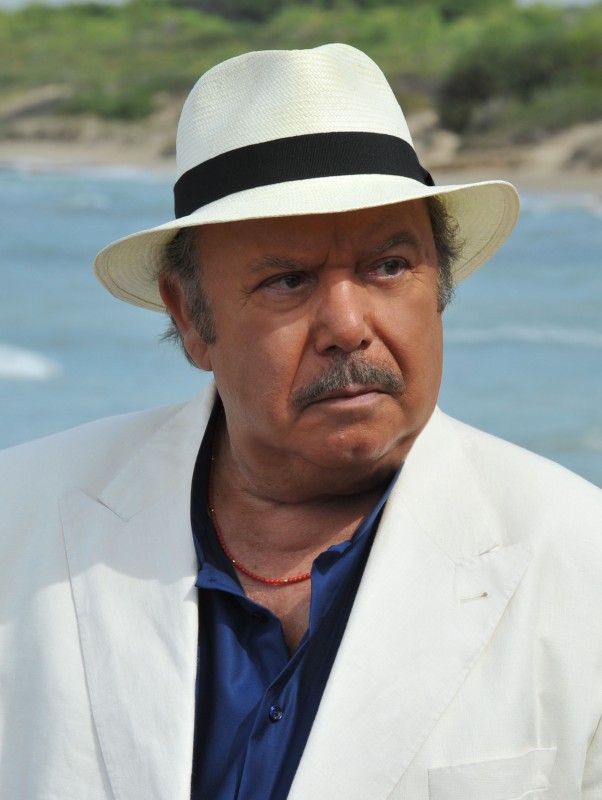 lino-banfi-e-il-sornione-protagonista-de-il-commissario-zagaria-214137 lino-banfi-e-il-sornione-protagonista-de-il-commissario-zagaria-214137