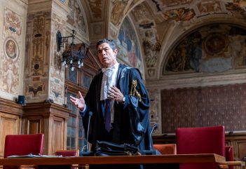 Alla Festa del Cinema di Roma 2025 “Guerrieri – La regola dell’equilibrio” di Gianluca Maria Tavarelli con Alessandro Gassmann, girato in Puglia a Bari, Monopoli, Grumo Appula, Giovinazzo e Trani